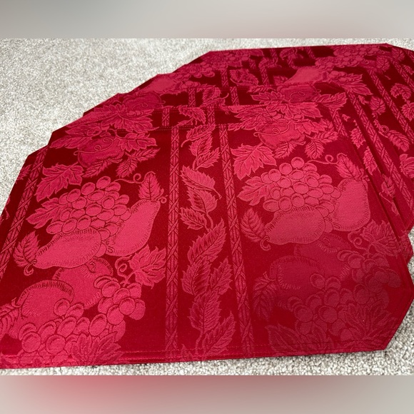 NWT set of 6 burgundy placemats. Perfect for your holiday table! - Picture 1 of 3